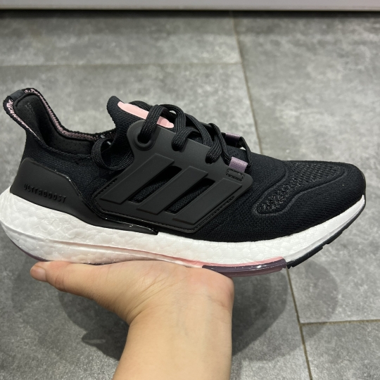 ADIDAS ULTRA BOOST 22 CORE BLACK/LEGACY PURPLE