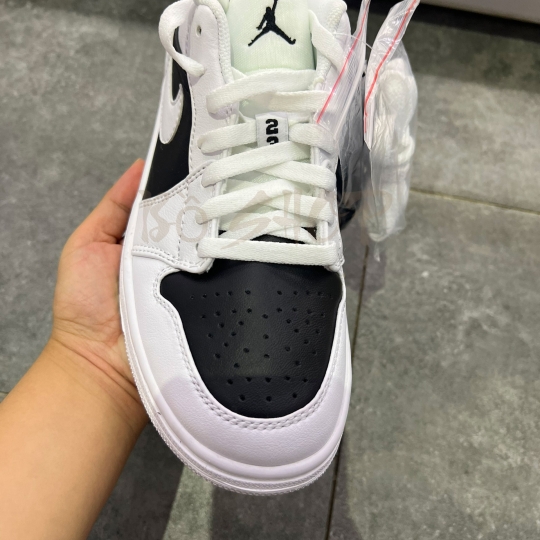 NIKE AIR JORDAN 1 LOW PANDA
