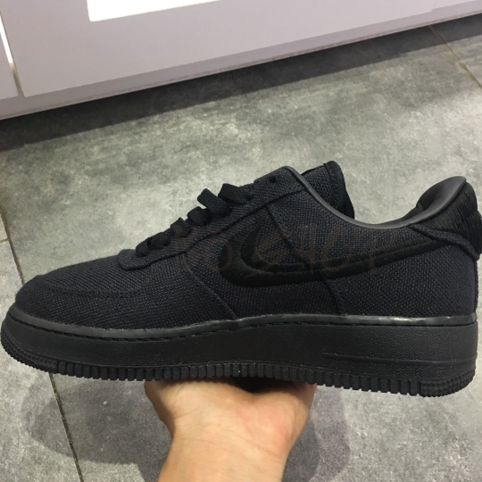 NIKE AIR FORCE 1 LOW STUSSY FOSSIL BLACK