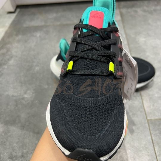 ADIDAS ULTRA BOOST 22 CORE BLACK/TURBO & MINT RUSH