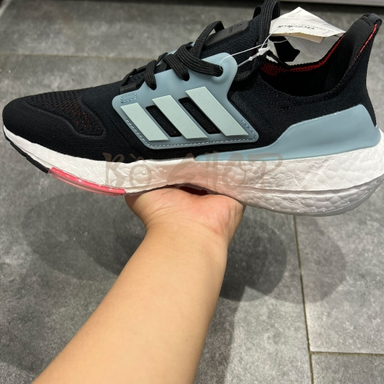ADIDAS ULTRA BOOST 22 CORE BLACK / MAGIC GRAY