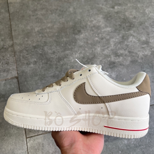 NIKE AIR FORCE 1 LOW WHITE BROWN