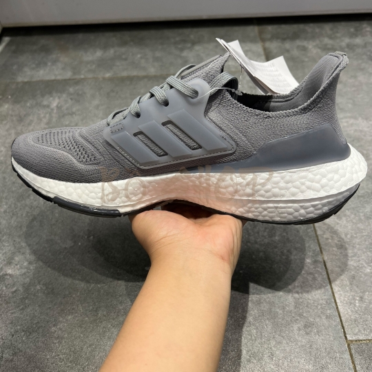 ADIDAS ULTRA BOOST 22 GREY TWO