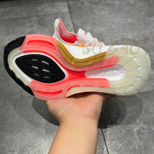 ADIDAS ULTRA BOOST 22 CLOUD WHITE / FLASH ORANGE