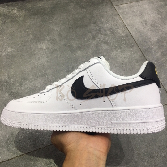 NIKE AIR FORCE 1 WHITE SWOOSH BLACK GOLD