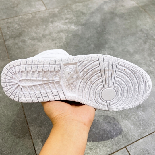 NIKE AIR JORDAN 1 MID TRIPLE WHITE