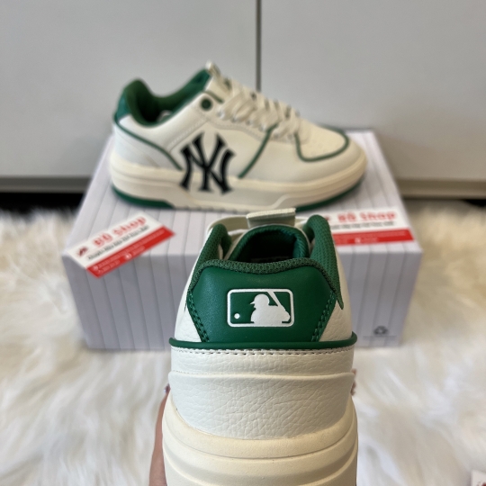 MLB CHUNKY LINER NEW YORK YANKEES WHITE GREEN