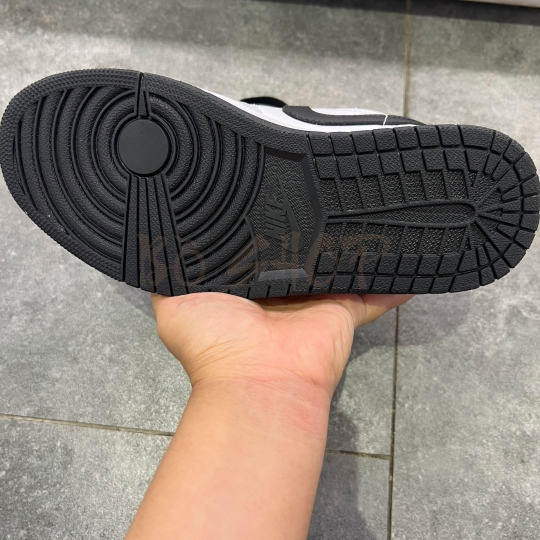 NIKE AIR JORDAN 1 LOW LIGHT SMOKE GREY