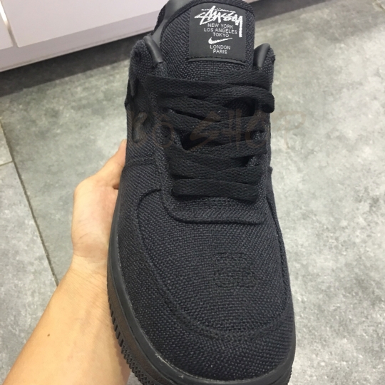 NIKE AIR FORCE 1 LOW STUSSY FOSSIL BLACK