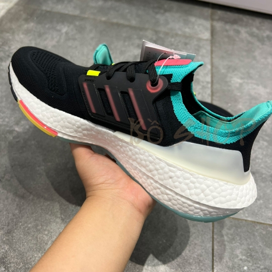 ADIDAS ULTRA BOOST 22 CORE BLACK/TURBO & MINT RUSH