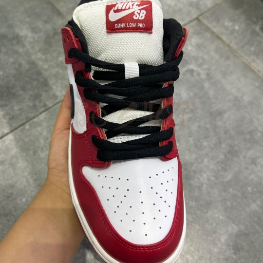 NIKE SB DUNK LOW 'CHICAGO'