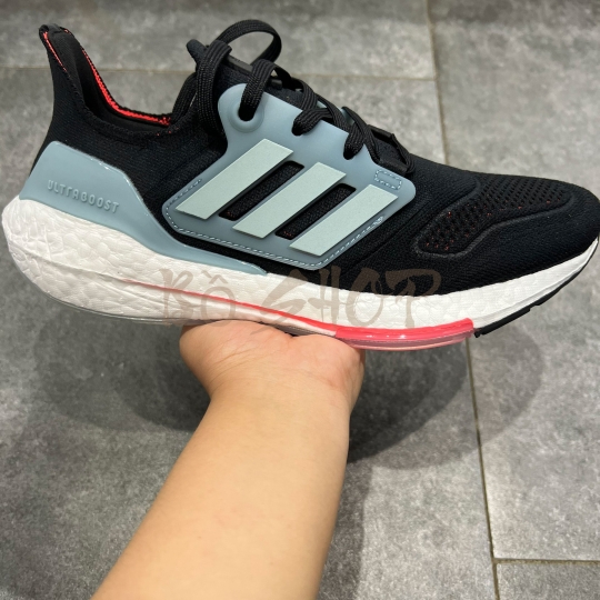ADIDAS ULTRA BOOST 22 CORE BLACK / MAGIC GRAY