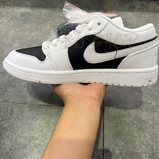 NIKE AIR JORDAN 1 LOW PANDA