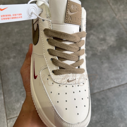NIKE AIR FORCE 1 LOW WHITE BROWN