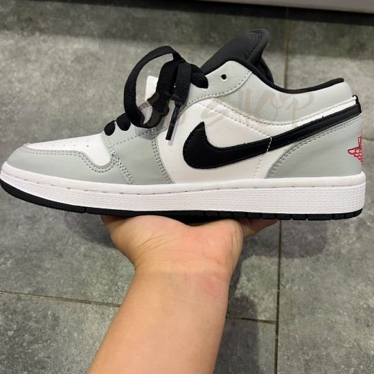 NIKE AIR JORDAN 1 LOW LIGHT SMOKE GREY