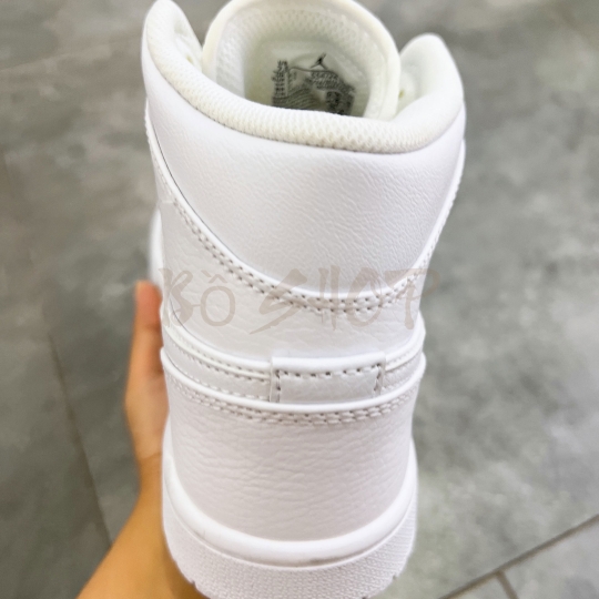 NIKE AIR JORDAN 1 MID TRIPLE WHITE