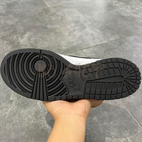 NIKE SB DUNK LOW WHITE BLACK 2022