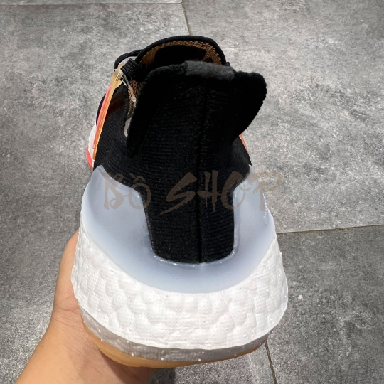 ADIDAS ULTRA BOOST 22 CORE BLACK / FLASH ORANGE
