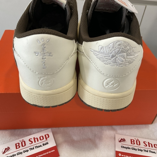 NIKE AIR JORDAN 1 LOW TRAVIS SCOTT 'REVERSE MOCHA'
