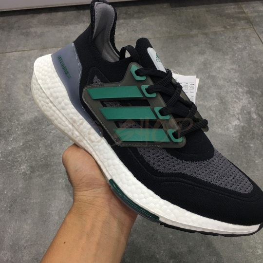 ADIDAS ULTRA BOOST 21 CORE BLACK / SUB GREEN