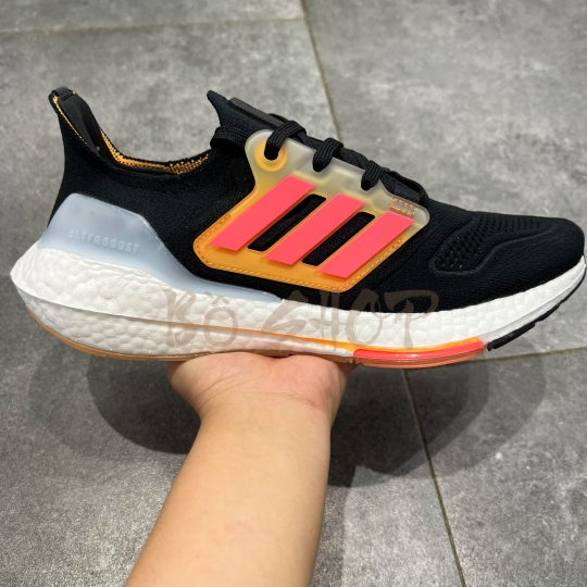 ADIDAS ULTRA BOOST 22 CORE BLACK / FLASH ORANGE