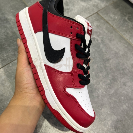 NIKE SB DUNK LOW 'CHICAGO'