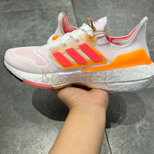 ADIDAS ULTRA BOOST 22 CLOUD WHITE / FLASH ORANGE