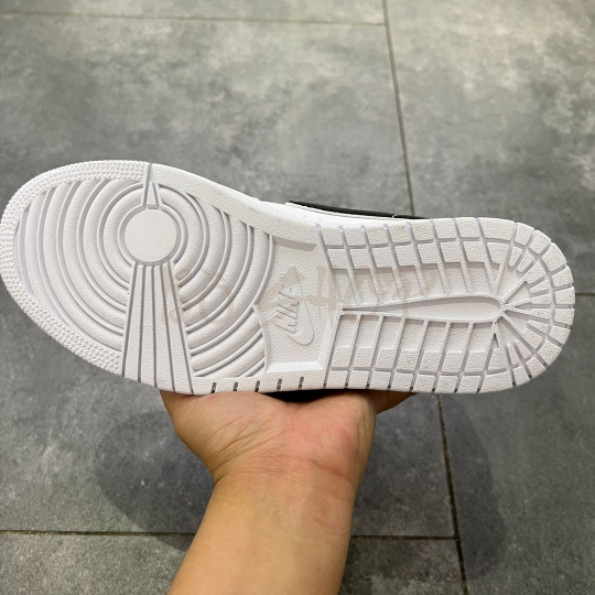 NIKE AIR JORDAN 1 MID WHITE BLACK GYM RED