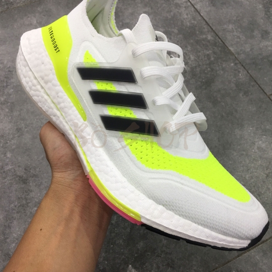 ADIDAS ULTRA BOOST 21 CORE BLACK / SOLAR YELLOW