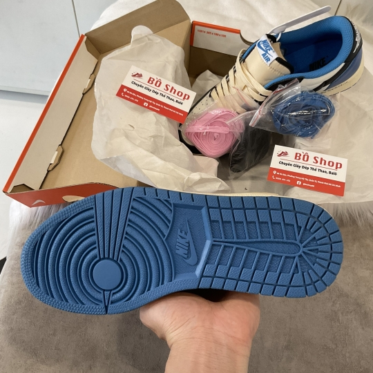 NIKE AIR JORDAN 1 LOW TRAVIS SCOTT X FRAGMENT