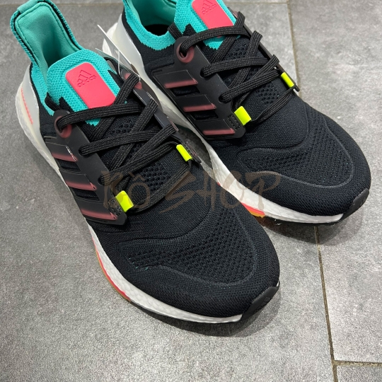 ADIDAS ULTRA BOOST 22 CORE BLACK/TURBO & MINT RUSH