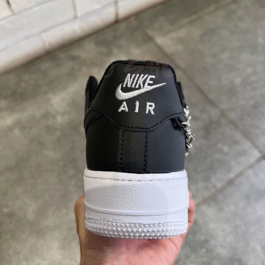 NIKE AIR FORCE 1 LOW 07 LX LUCKY CHARM BLACK