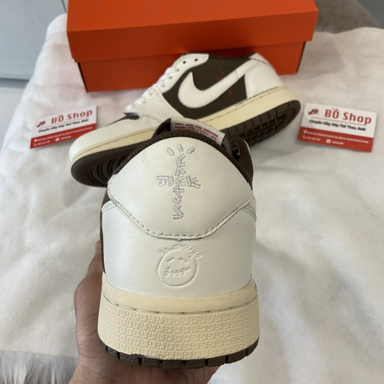 NIKE AIR JORDAN 1 LOW TRAVIS SCOTT 'REVERSE MOCHA'