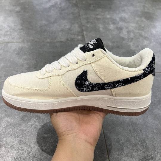 NIKE AIR FORCE 1 LOW PAISLEY SWOOSH