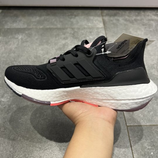 ADIDAS ULTRA BOOST 22 CORE BLACK/LEGACY PURPLE