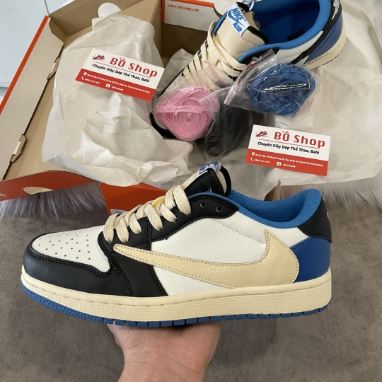 NIKE AIR JORDAN 1 LOW TRAVIS SCOTT X FRAGMENT