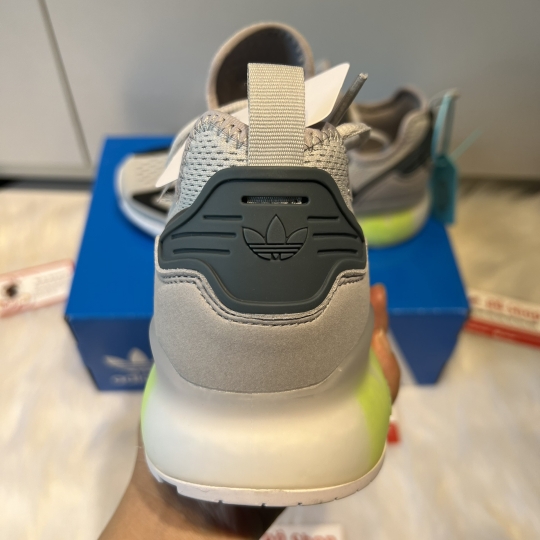 ADIDAS ZX 2K BOOST CLEAR GREY CORE BLACK GRANITE