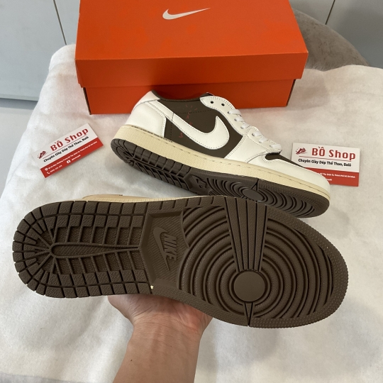 NIKE AIR JORDAN 1 LOW TRAVIS SCOTT 'REVERSE MOCHA'