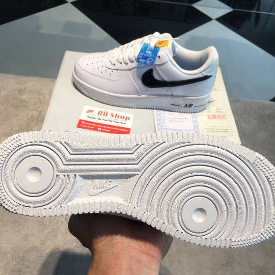 NIKE AIR FORCE 1 LOW 07 SE WHITE BLACK