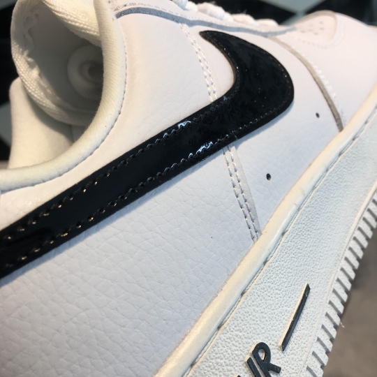 NIKE AIR FORCE 1 LOW 07 SE WHITE BLACK