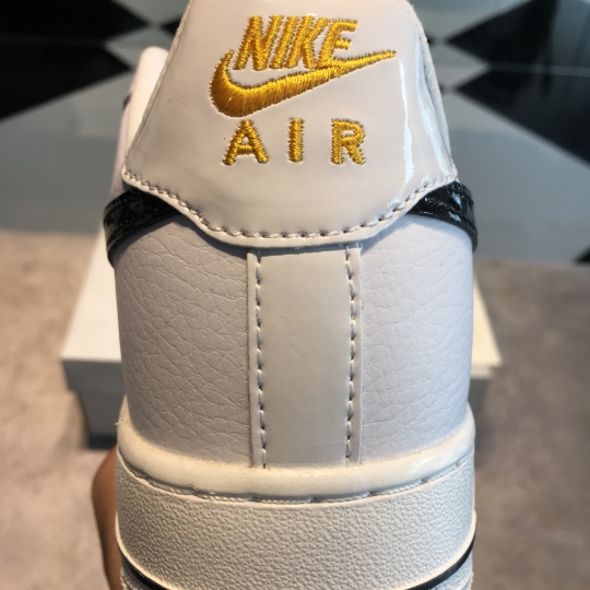 NIKE AIR FORCE 1 LOW 07 SE WHITE BLACK