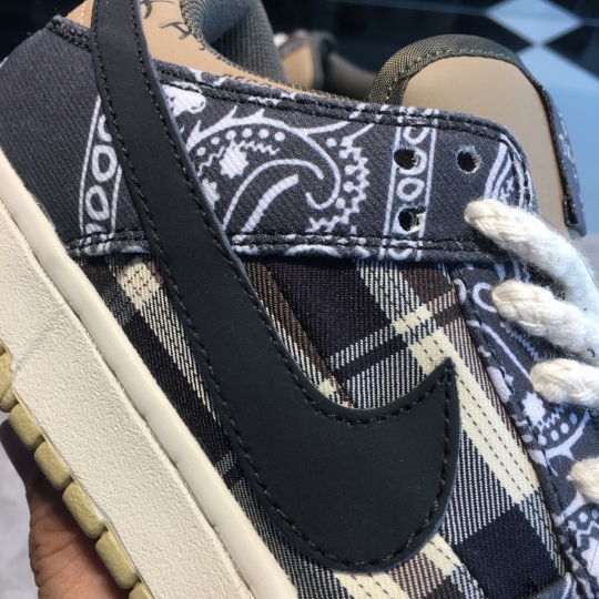 NIKE SB DUNK LOW 'TRAVIS SCOTT'