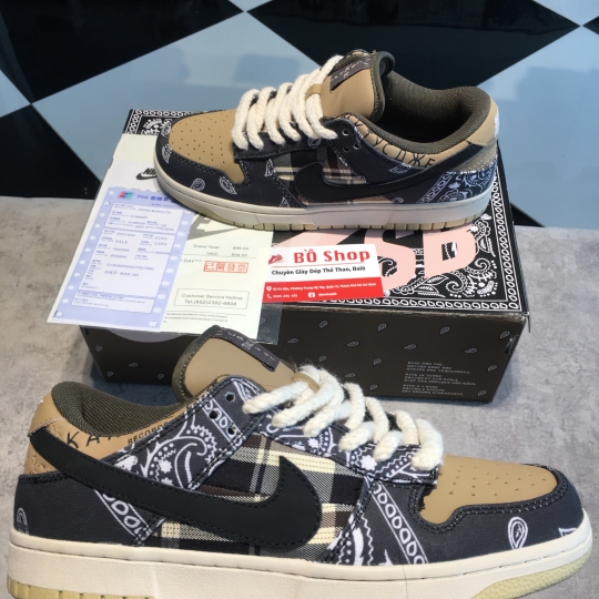 NIKE SB DUNK LOW 'TRAVIS SCOTT'
