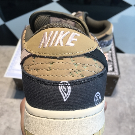 NIKE SB DUNK LOW 'TRAVIS SCOTT'